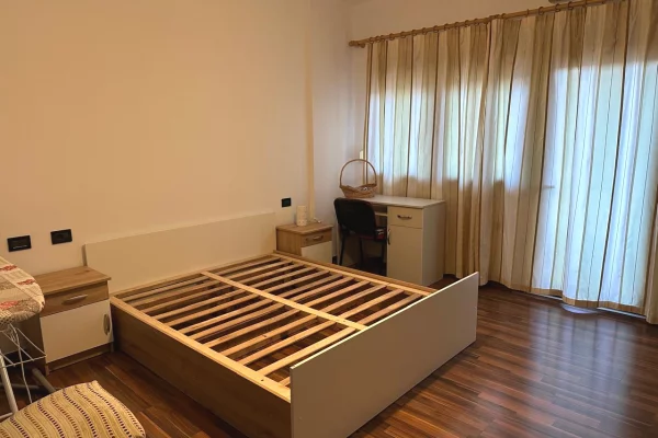 Shtepi me qera Apartament ne Tirane, 2+1, Mobilimi E mobiluar, Pagesa 850  Euro.