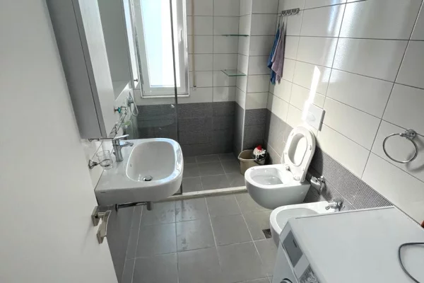 Shtepi ne shitje Apartament ne Durres, 2+1, Mobilimi E mobiluar, Pagesa 221,450  Euro.