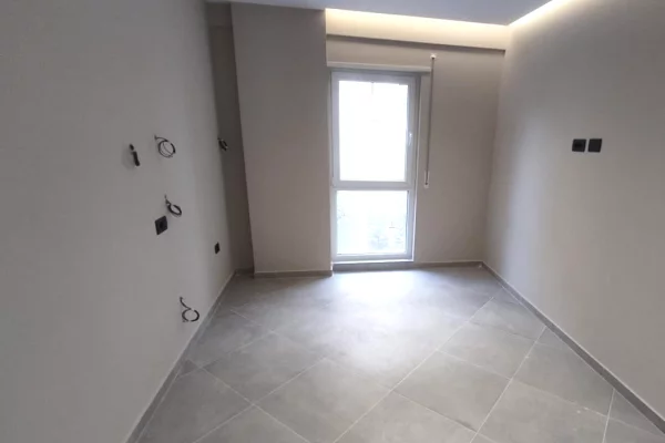 Shtepi me qera Apartament ne Tirane, 2+1, Mobilimi Bosh, pa mobiluar, Pagesa 600  Euro.