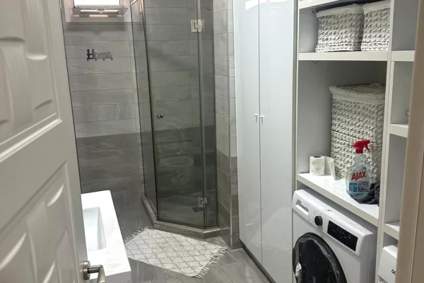 Shtepi me qera Apartament ne Tirane, 2+1, Mobilimi E mobiluar, Pagesa 700  Euro.