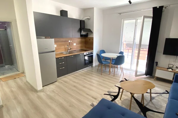 Shtepi me qera Apartament ne Tirane, 1+1, Mobilimi E mobiluar, Pagesa 370  Euro.