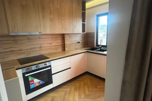 Shtepi me qera Apartament ne Tirane, 2+1, Mobilimi E mobiluar, Pagesa 250,000  Euro.