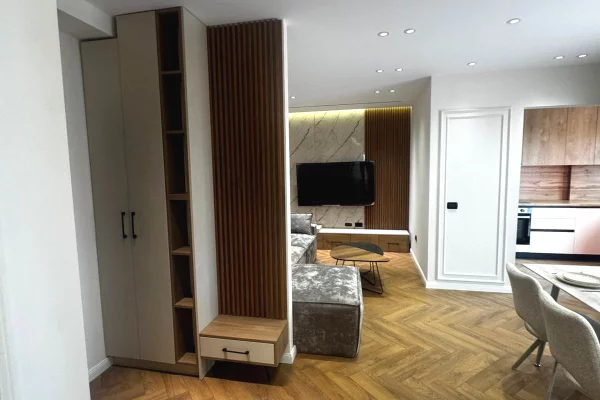 Shtepi me qera Apartament ne Tirane, 2+1, Mobilimi E mobiluar, Pagesa 250,000  Euro.