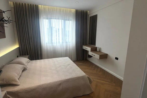 Shtepi me qera Apartament ne Tirane, 2+1, Mobilimi E mobiluar, Pagesa 250,000  Euro.