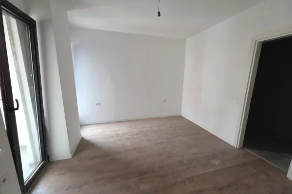 Apartament 2+1 për shitje tek Komuna e Parisit  - Pallat i ri (2024) !