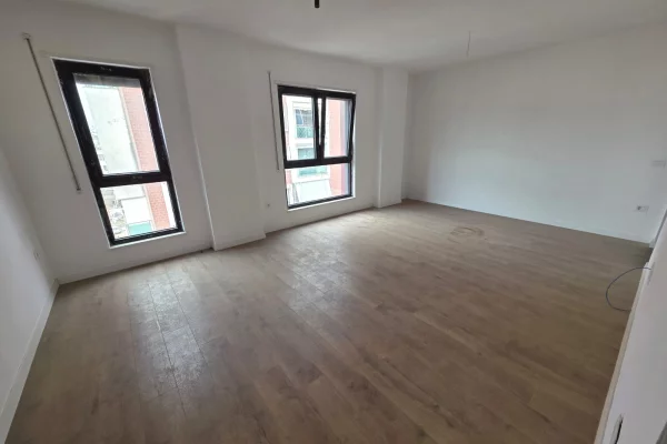 Shtepi ne shitje Apartament ne Tirane, 2+1, Mobilimi Bosh, pa mobiluar, Pagesa 275,600  Euro.