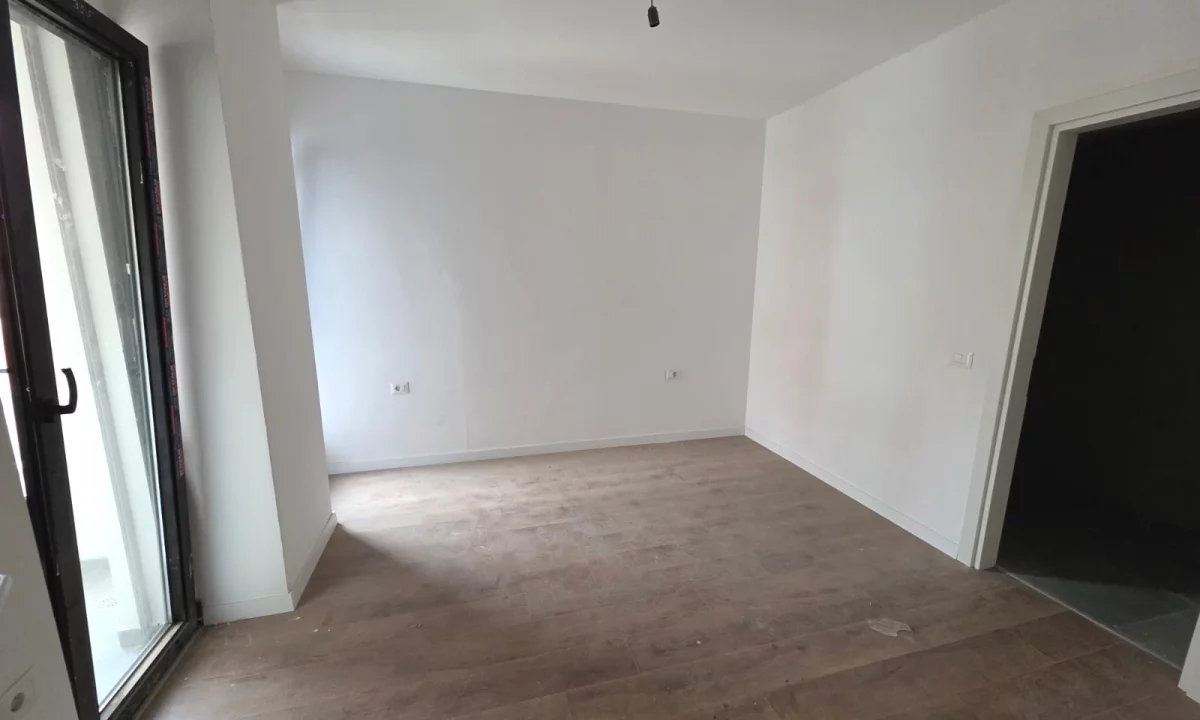Shtepi ne shitje Apartament ne Tirane, 2+1, Mobilimi Bosh, pa mobiluar, Pagesa 275,600  Euro.