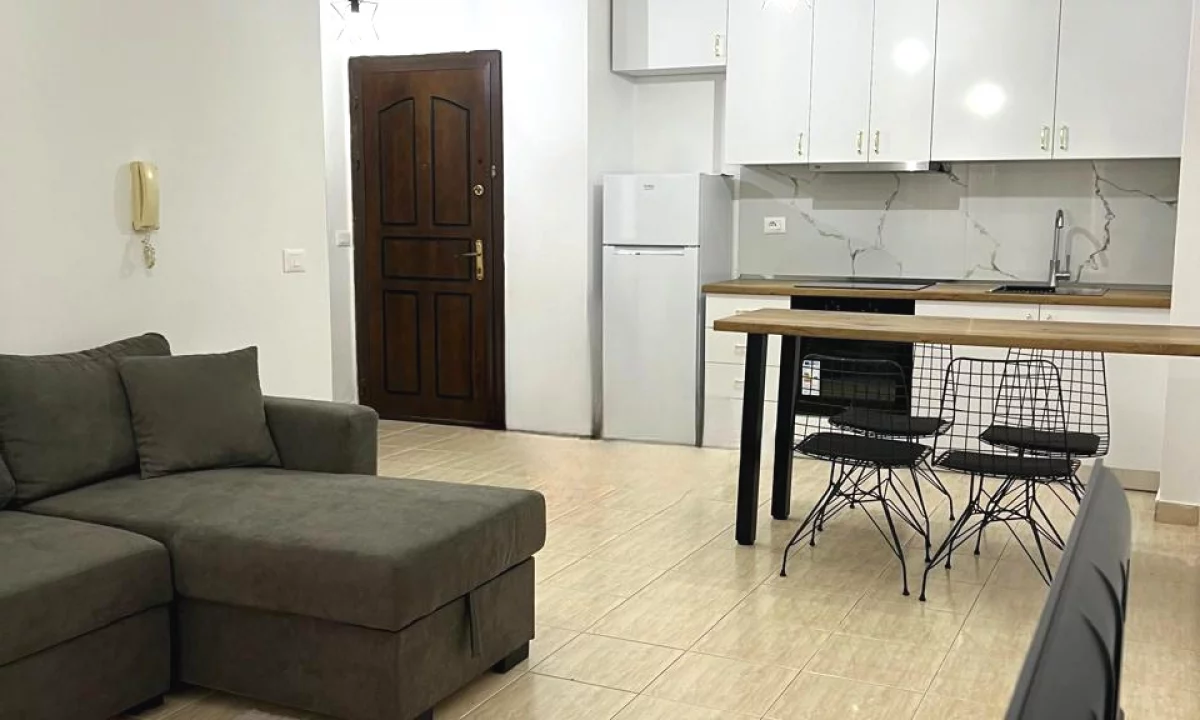 Shtepi me qera Apartament ne Tirane, 2+1, Mobilimi E mobiluar, Pagesa 600  Euro.