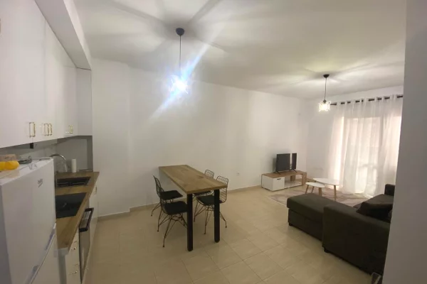 Shtepi me qera Apartament ne Tirane, 2+1, Mobilimi E mobiluar, Pagesa 600  Euro.