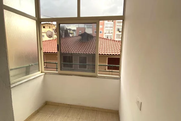 Shtepi me qera Apartament ne Tirane, 2+1, Mobilimi E mobiluar, Pagesa 600  Euro.