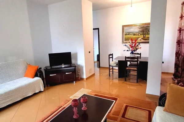 Shtepi me qera Apartament ne Tirane, 1+1, Mobilimi E mobiluar, Pagesa 450  Euro.