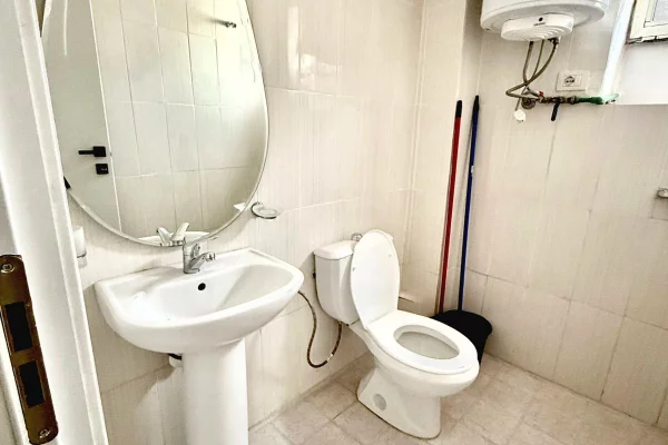 Shtepi me qera Apartament ne Tirane, 1+1, Mobilimi E mobiluar, Pagesa 500  Euro.