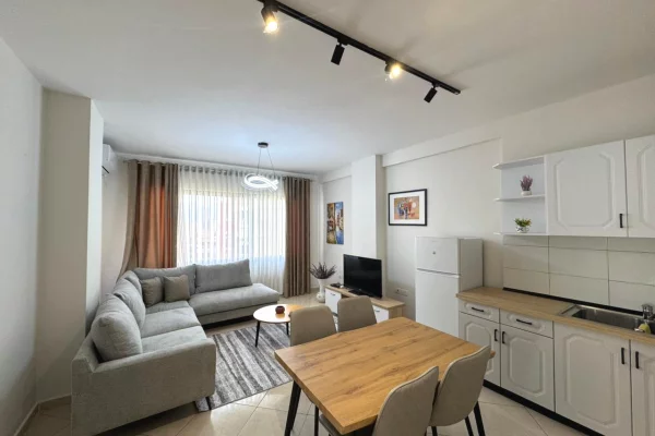 Tek Rrethi i Astirit Disponojme Apartament 2+1 + 2 bllk me qira - Kati i 5 me ashensor !