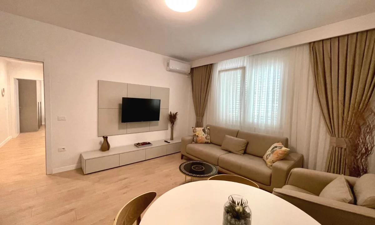 Shtepi me qera Apartament ne Tirane, 2+1, Mobilimi E mobiluar, Pagesa 950  Euro.