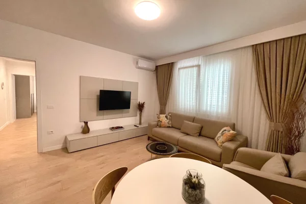 Apartament modern 2+1 me qira – Rruga e Kavajës, pranë Kishës Ortodokse !