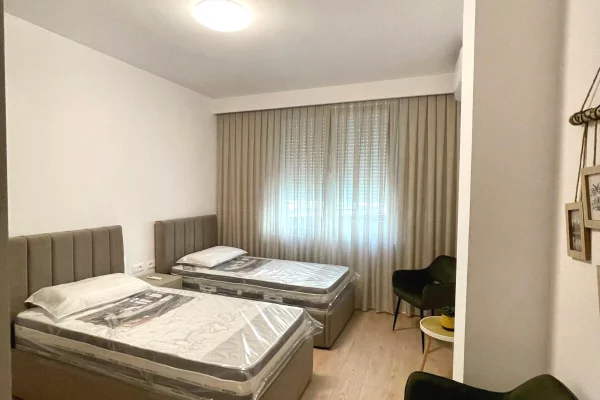 Shtepi me qera Apartament ne Tirane, 2+1, Mobilimi E mobiluar, Pagesa 950  Euro.