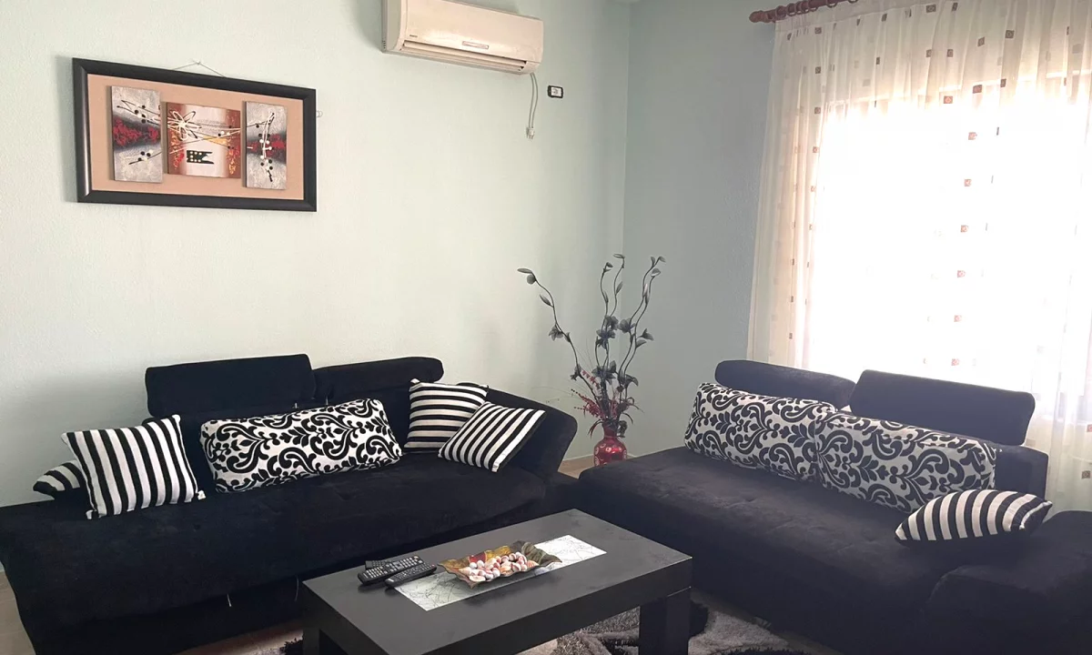 Shtepi me qera Apartament ne Tirane, 2+1, Mobilimi E mobiluar, Pagesa 400  Euro.