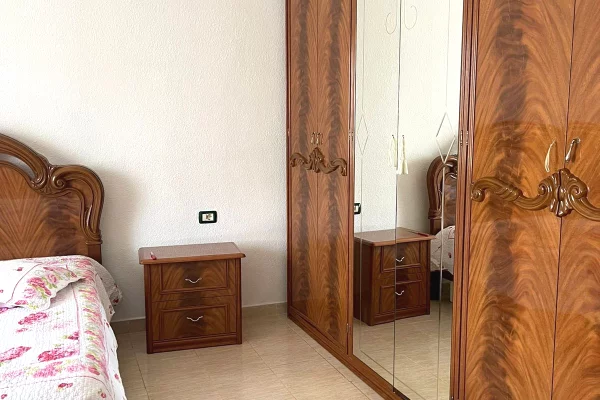 Shtepi me qera Apartament ne Tirane, 2+1, Mobilimi E mobiluar, Pagesa 400  Euro.