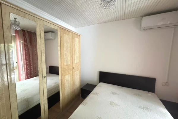 Shtepi me qera Apartament ne Tirane, 1+1, Mobilimi E mobiluar, Pagesa 450  Euro.