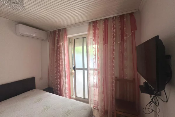 Shtepi me qera Apartament ne Tirane, 1+1, Mobilimi E mobiluar, Pagesa 450  Euro.