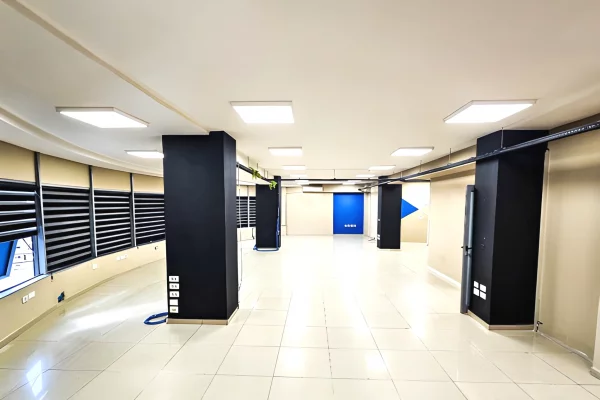 Ambient biznesi me qera 3+1 ne Tirane - 2,800 Euro