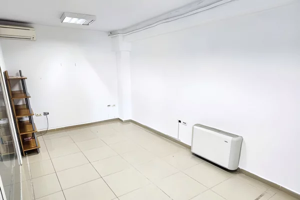 Jepet Ambjent me Qira - Rruga e Dibres, Afer Selvise -siperfaqe totale 300 m2!