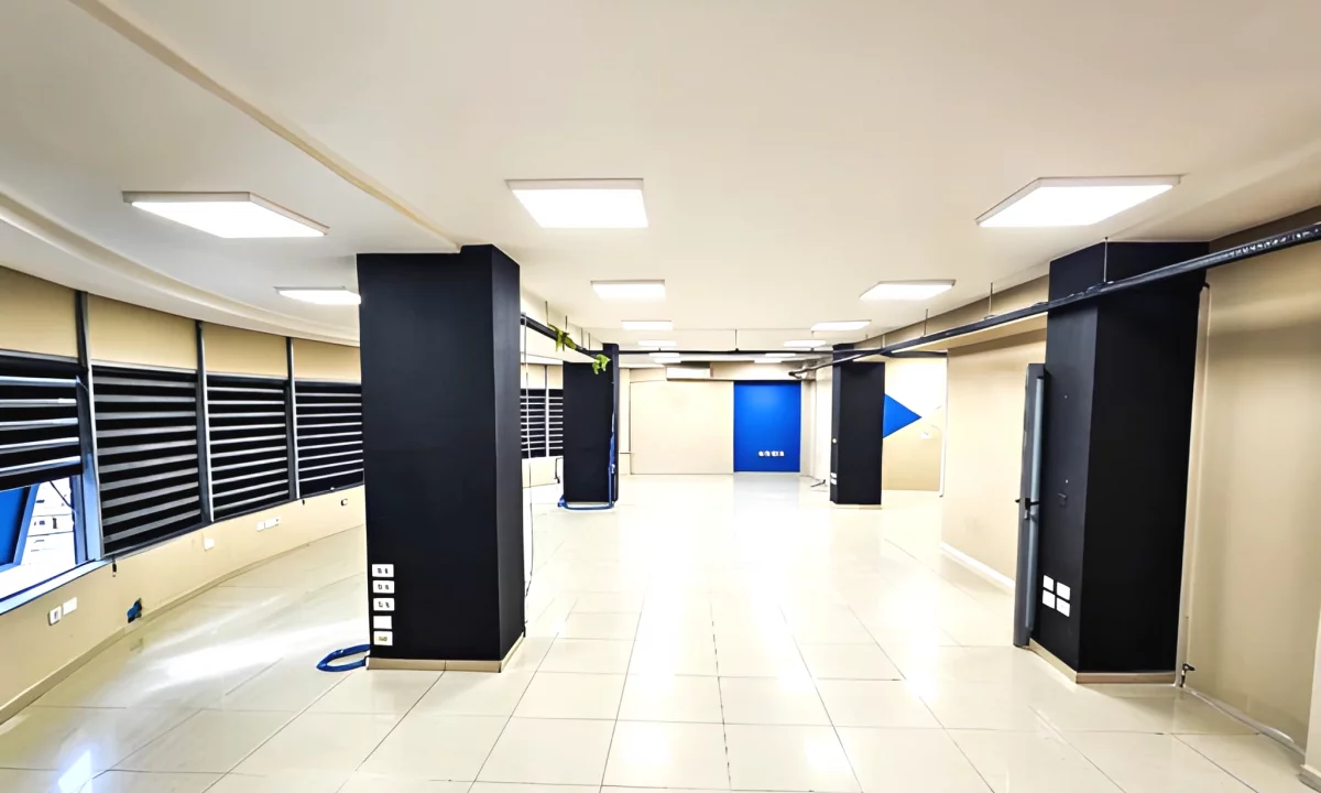 Jepet Ambjent me Qira - Rruga e Dibres, Afer Selvise -siperfaqe totale 300 m2!