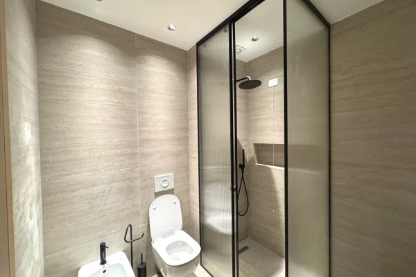 Shtepi me qera Apartament ne Tirane, 1+1, Mobilimi E mobiluar, Pagesa 1,000  Euro.