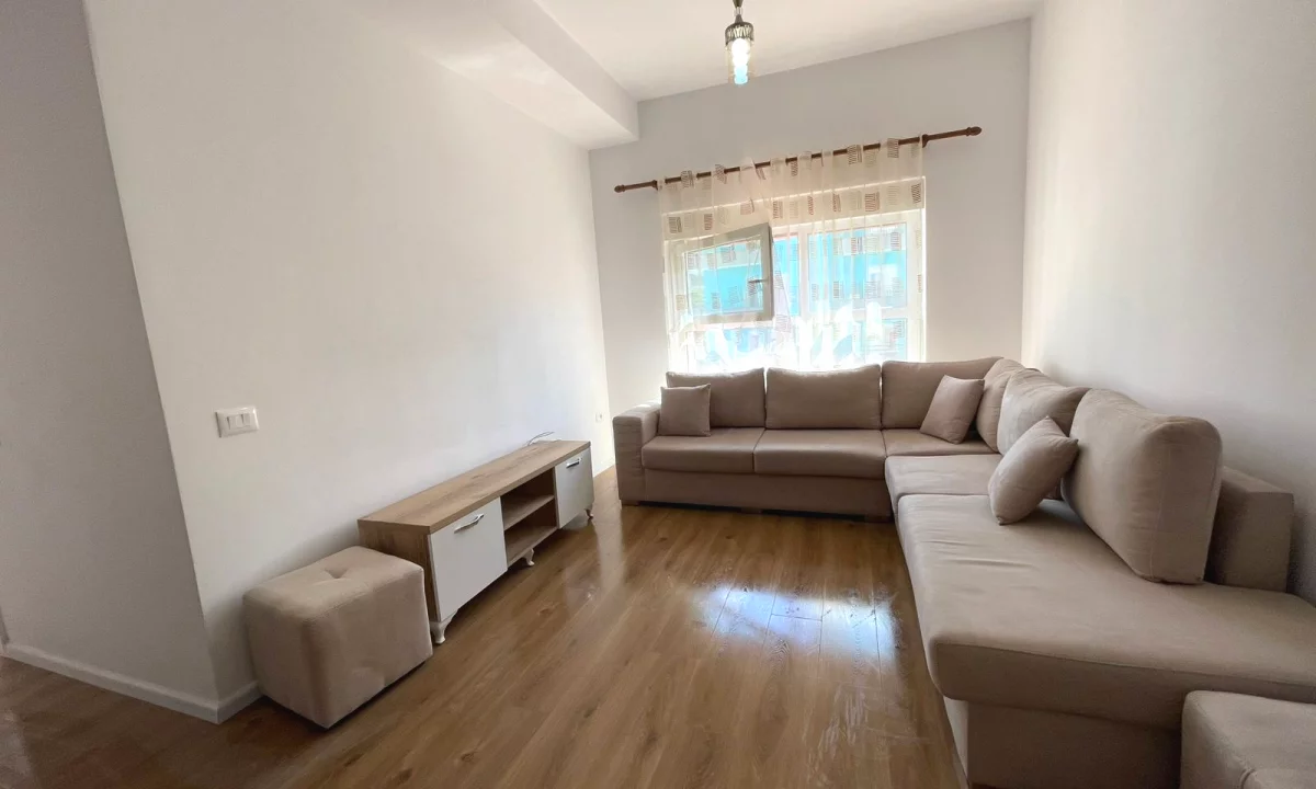 Shtepi me qera Apartament ne Tirane, 2+1, Mobilimi E mobiluar, Pagesa 500  Euro.