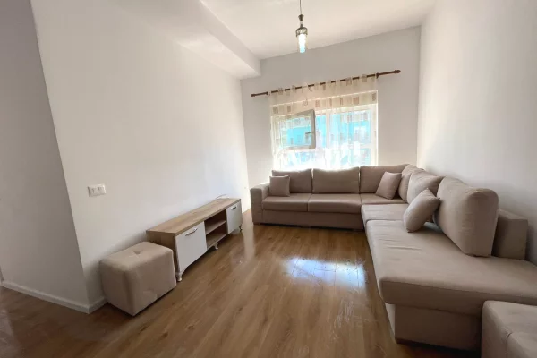 Shtepi me qera 2+1 ne Tirane - 500 Euro