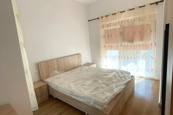 Shtepi me qera Apartament ne Tirane, 2+1, Mobilimi E mobiluar, Pagesa 500  Euro.