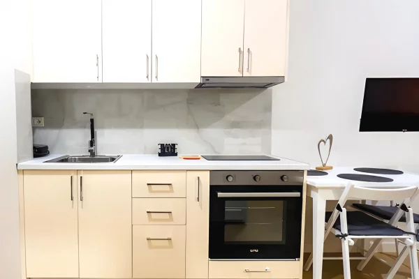 Shtepi me qera Apartament ne Tirane, 1+1, Mobilimi E mobiluar, Pagesa 650  Euro.