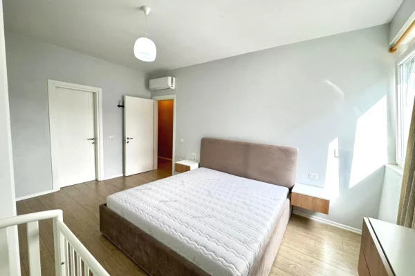 Shtepi ne shitje Apartament ne Tirane, 2+1, Mobilimi E mobiluar, Pagesa 278,000  Euro.