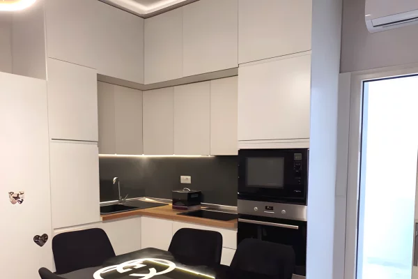 Shtepi me qera Apartament ne Tirane, 1+1, Mobilimi E mobiluar, Pagesa 550  Euro.