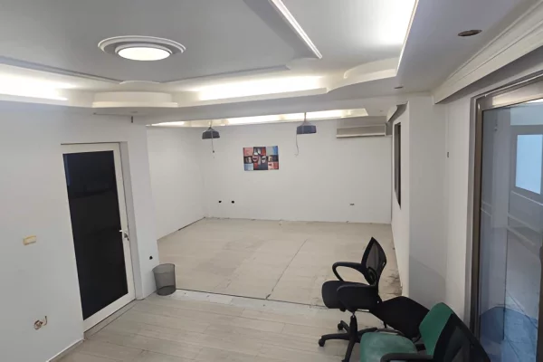 Shtepi me qera Apartament ne Tirane, 3+1, Mobilimi Bosh, pa mobiluar, Pagesa 1,000  Euro.