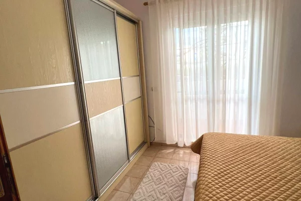 Shtepi me qera Apartament ne Tirane, 1+1, Mobilimi E mobiluar, Pagesa 400  Euro.