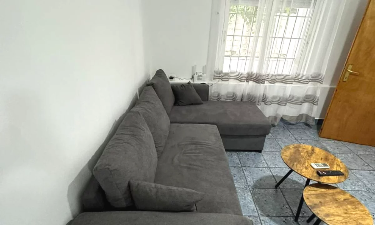 Shtepi me qera Apartament ne Tirane, 2+1, Mobilimi E mobiluar, Pagesa 550  Euro.