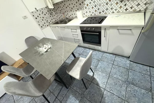 Shtepi me qera Apartament ne Tirane, 2+1, Mobilimi E mobiluar, Pagesa 550  Euro.