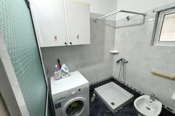 Shtepi me qera Apartament ne Tirane, 2+1, Mobilimi E mobiluar, Pagesa 550  Euro.