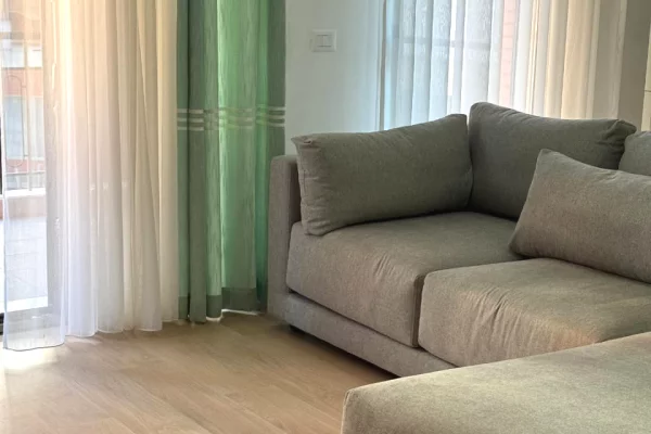 Shtepi me qera Apartament ne Tirane, 1+1, Mobilimi E mobiluar, Pagesa 750  Euro.