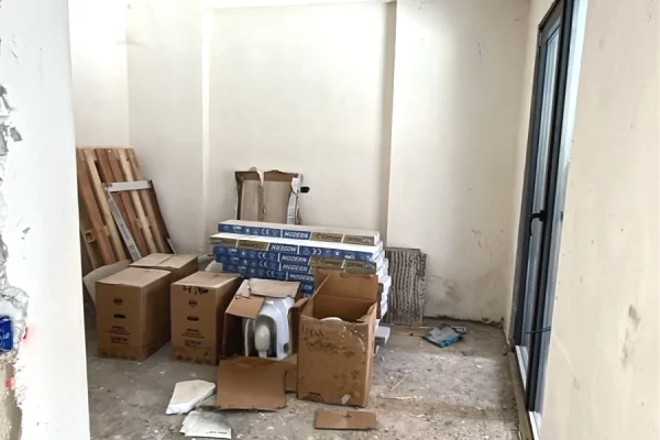 Shtepi ne shitje Apartament ne Tirane, 1+1, Mobilimi Bosh, pa mobiluar, Pagesa 1,650  Euro.