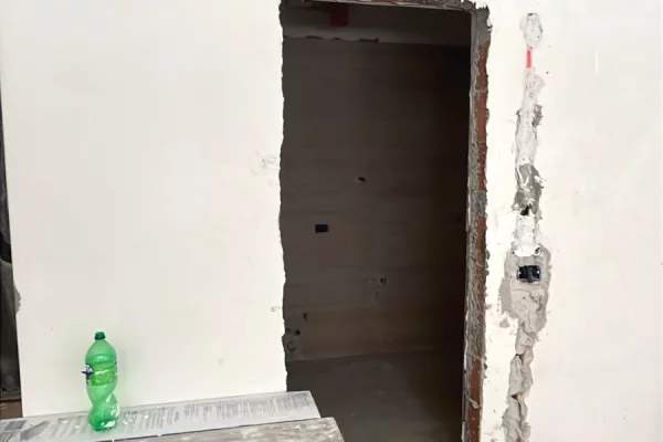 Shtepi ne shitje Apartament ne Tirane, 1+1, Mobilimi Bosh, pa mobiluar, Pagesa 1,650  Euro.