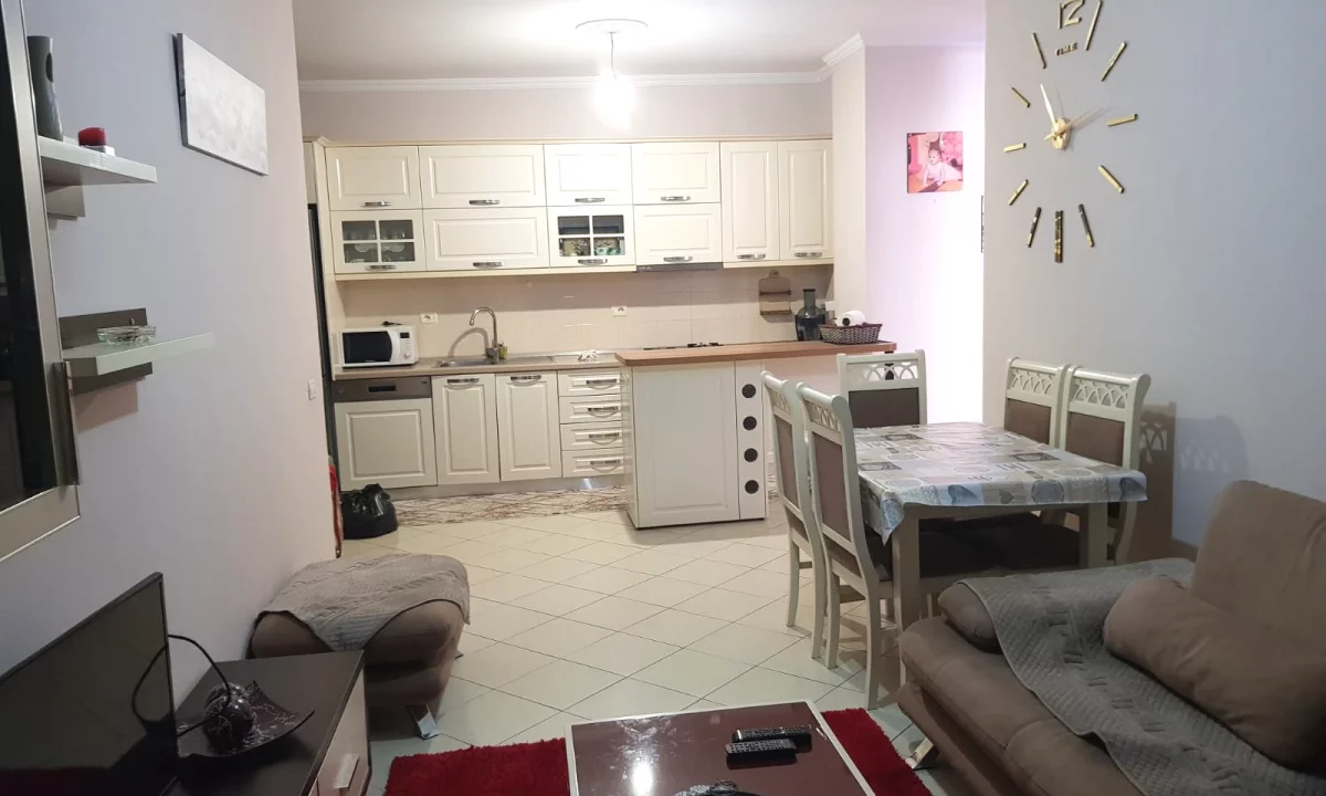 Shtepi me qera Apartament ne Tirane, 2+1, Mobilimi E mobiluar, Pagesa 400  Euro.