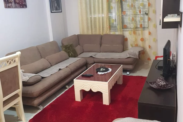 Shtepi me qera Apartament ne Tirane, 2+1, Mobilimi E mobiluar, Pagesa 400  Euro.