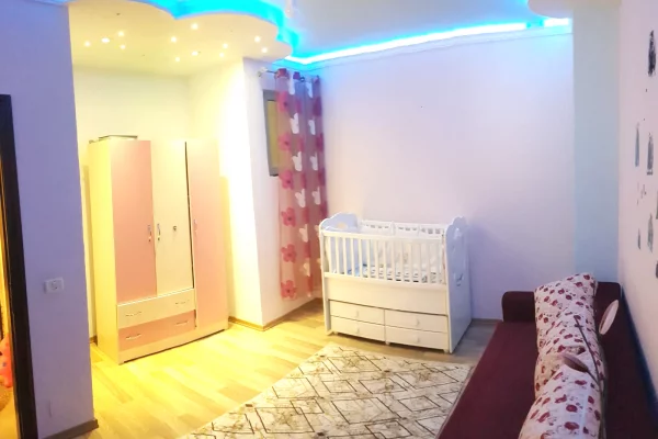 Shtepi me qera Apartament ne Tirane, 2+1, Mobilimi E mobiluar, Pagesa 400  Euro.