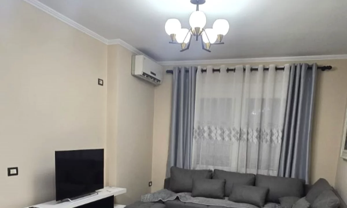 Shtepi me qera Apartament ne Tirane, 2+1, Mobilimi E mobiluar, Pagesa 500  Euro.