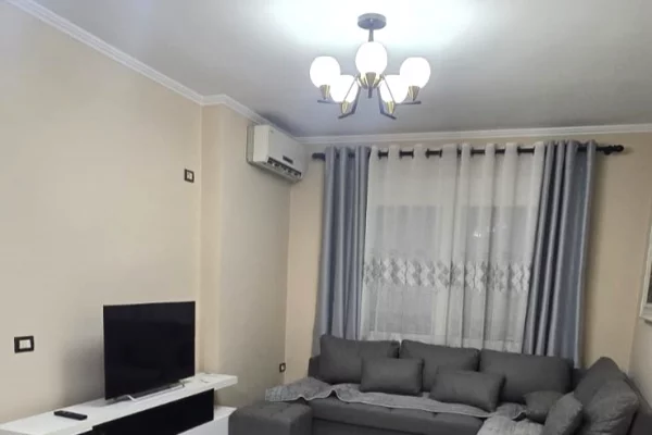 Shtepi me qera 2+1 ne Tirane - 500 Euro