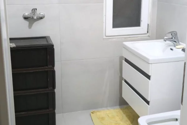 Shtepi me qera Apartament ne Tirane, 2+1, Mobilimi E mobiluar, Pagesa 500  Euro.