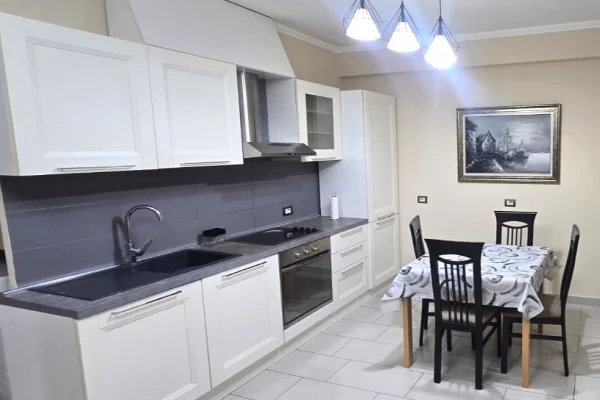 Shtepi me qera Apartament ne Tirane, 2+1, Mobilimi E mobiluar, Pagesa 500  Euro.