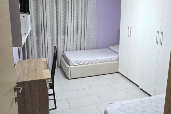 Shtepi me qera Apartament ne Tirane, 2+1, Mobilimi E mobiluar, Pagesa 500  Euro.